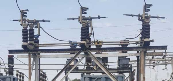 Isolator structure at windmill lines